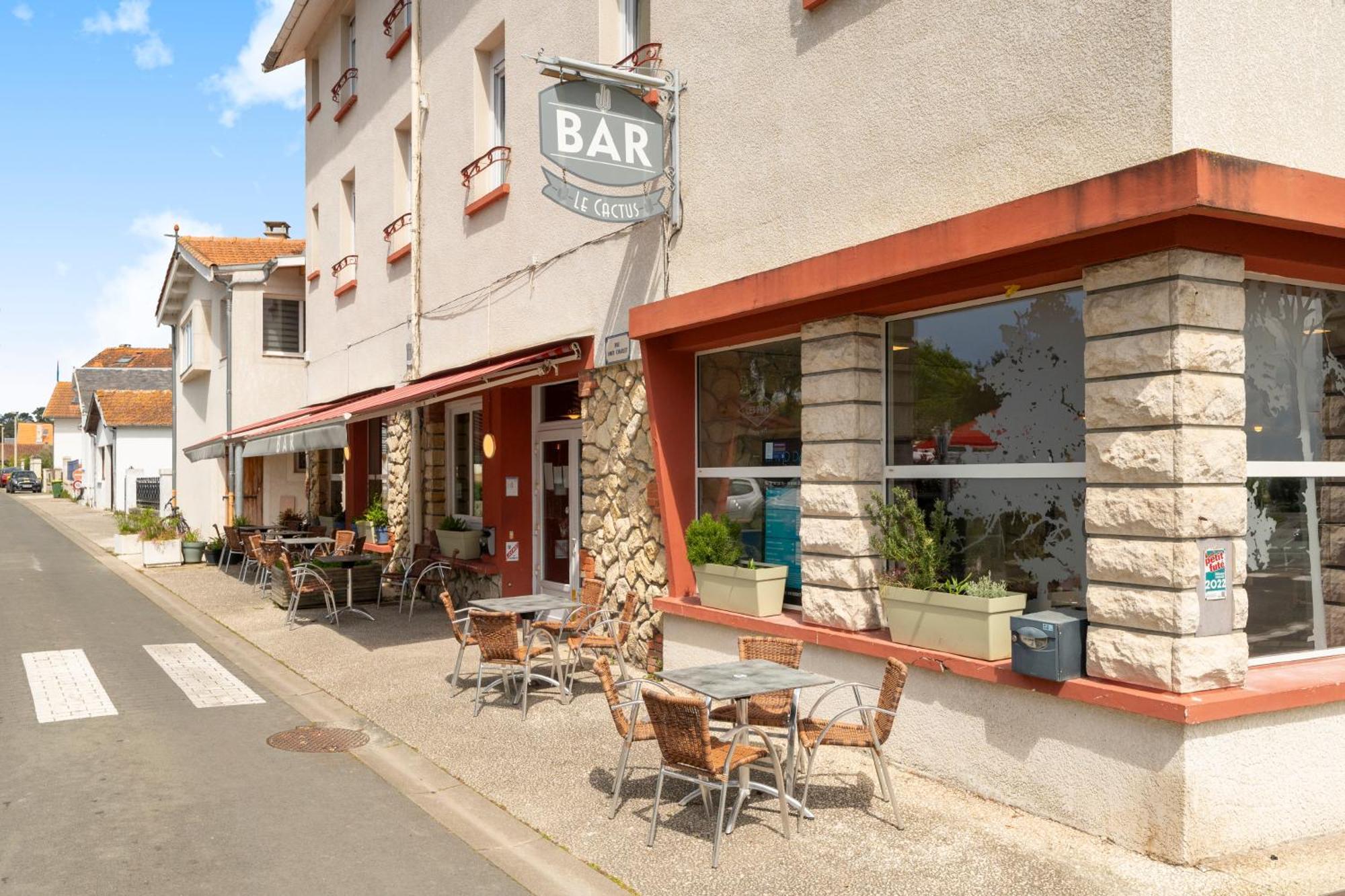 Hotel Les Pins Saint-Trojan-les-Bains Esterno foto